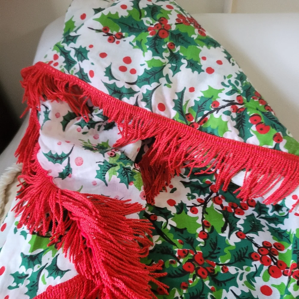Vintage Christmas Holly Oval Tablecloth with Red Fringe